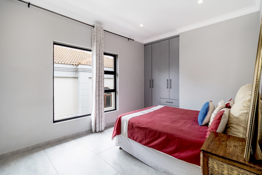 6 Bedroom Property for Sale in WestLake Country Safari Estate North West